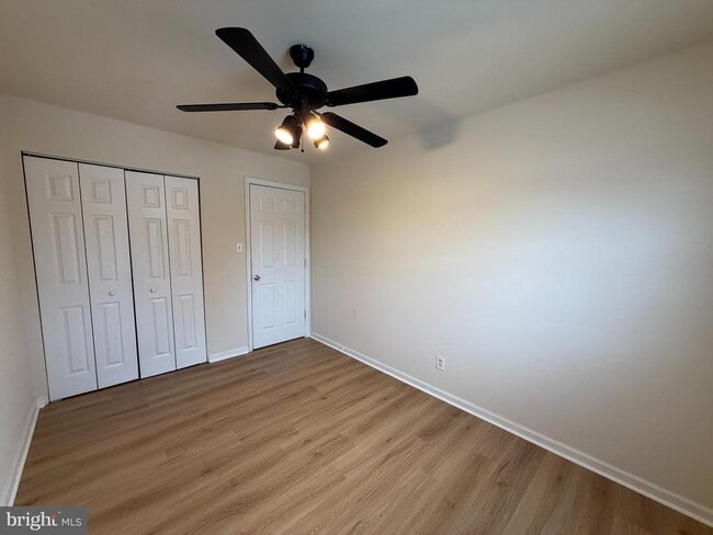 Building Photo - 405 Olde Greenwich Cir