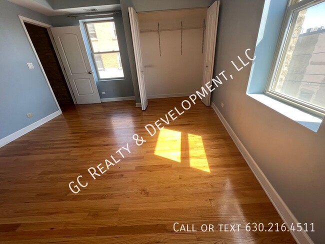 Building Photo - 1671 W Farwell Ave