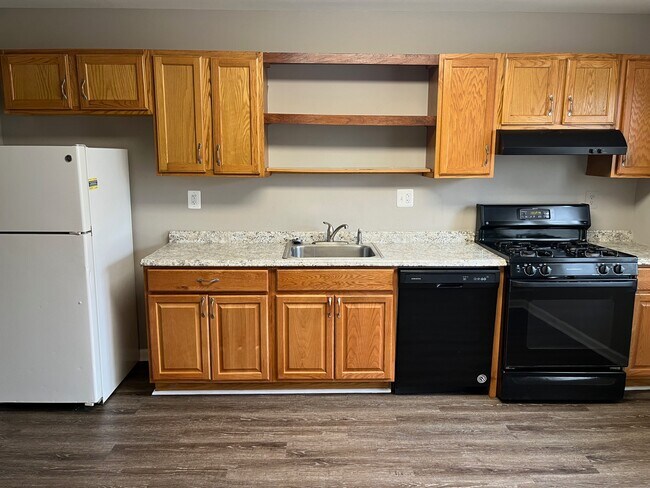 Building Photo - 8517 Pioneer Dr