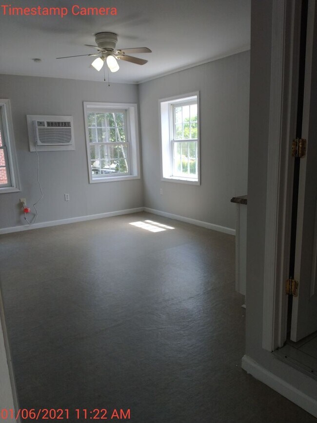 Building Photo - 2027-2028 9 bedroom / 4.5 baths  School Year Location PERFECT for students, in the heart of the UVA