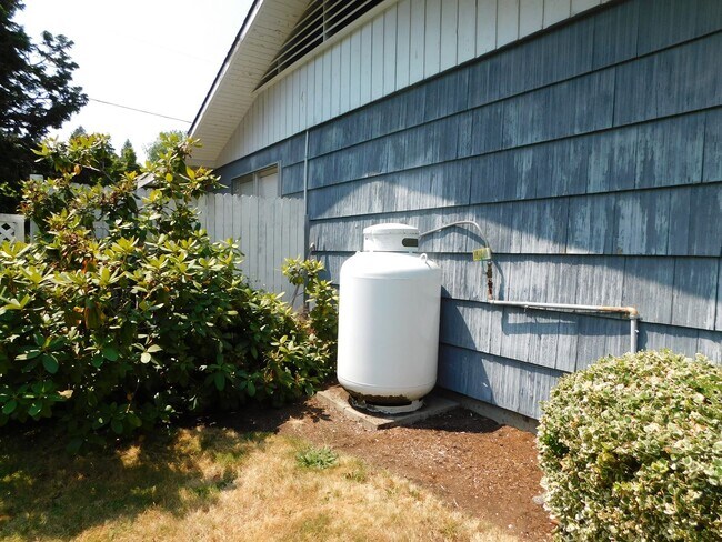 Building Photo - Beautiful Two-Bedroom Home With Large Bonus Room