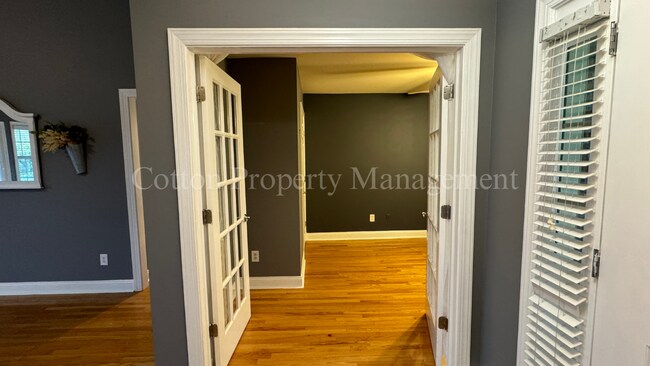 Building Photo - 4BR/3BA Well appointed home in the gated c...