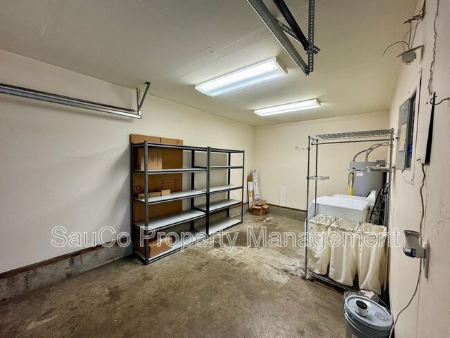 Building Photo - 1734 NE Bryant St