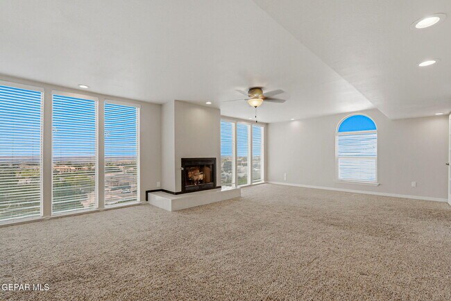 Building Photo - 825 Dulce Tierra Dr