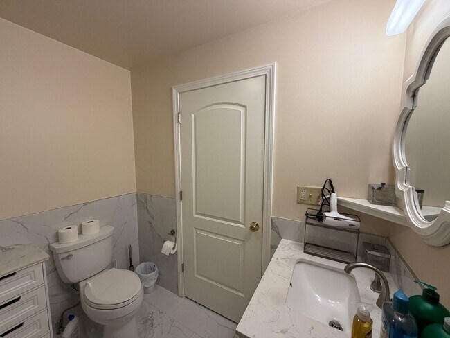 Building Photo - 160 Broadway-
