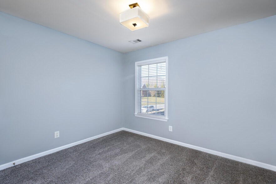 Building Photo - 2601 Potomac Ct