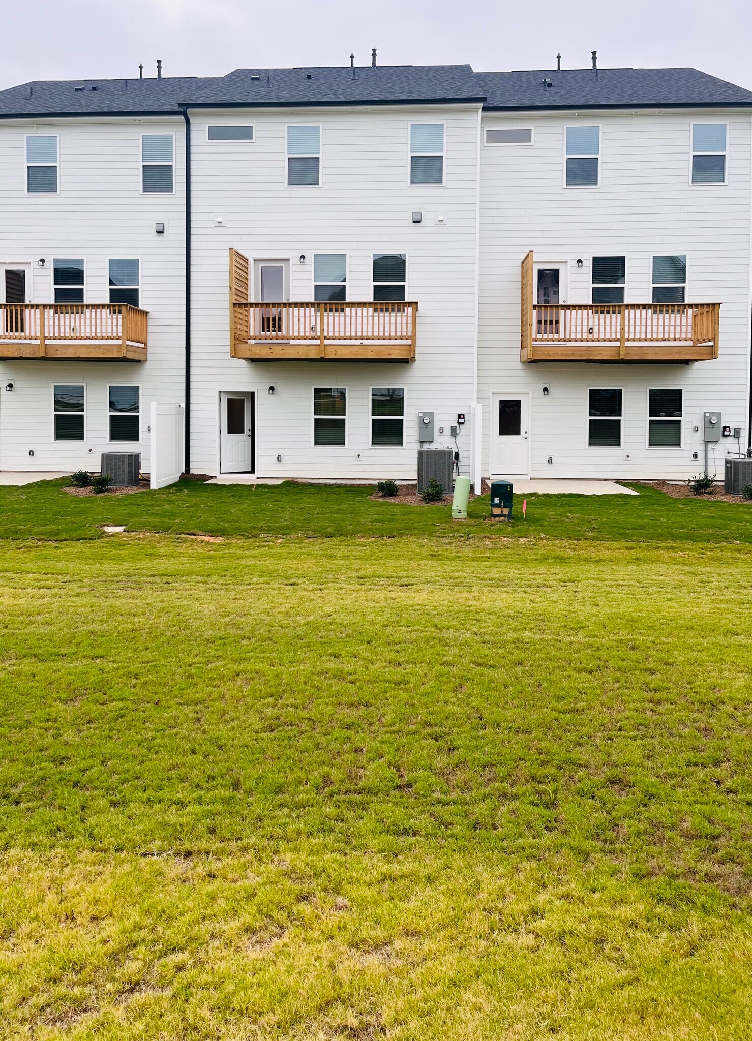 Building Photo - 2811 Farmhouse Dr