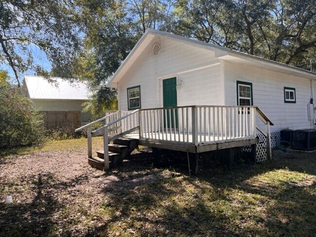 Building Photo - House in Medart
