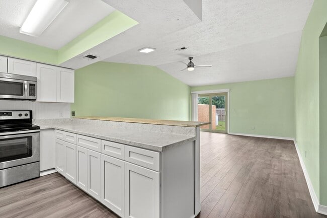 Building Photo - 5100 Hickory St