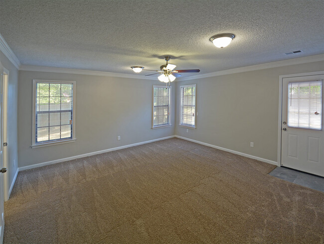 Building Photo - 4 Bed, 3 Bath. In Cordova Near Rockcreek P...