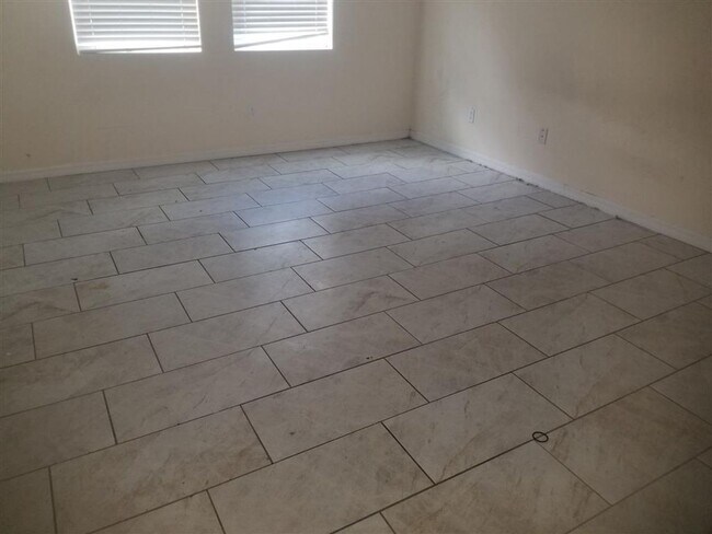 Building Photo - Move in Ready Home in Great Location