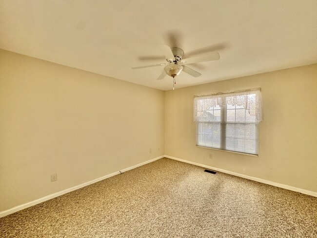 Building Photo - 144 Gigi Ln