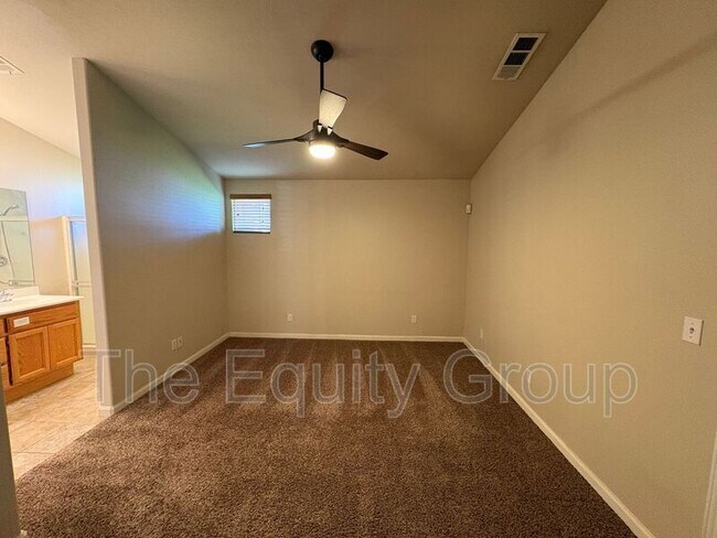 Building Photo - 1422 E Mesa Ct