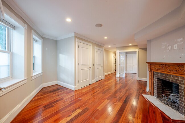 Building Photo - 2126 R St NW