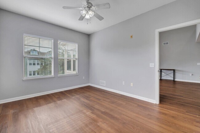Building Photo - 2801 Chancellorsville Dr