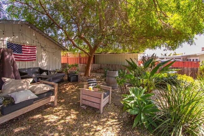 Building Photo - Charming North Park 2 Bedroom with Washer/Dryer, Backyard & Parking!