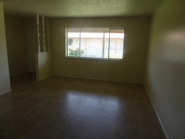 Building Photo - 3905 Flory Ave