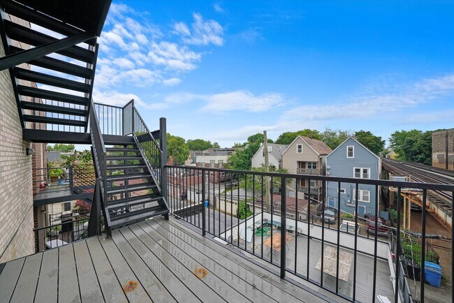 Building Photo - 3415 N Bosworth Ave