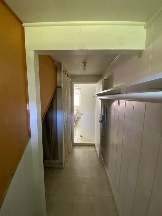 Building Photo - Spacious 4 bedroom 2 bath house.