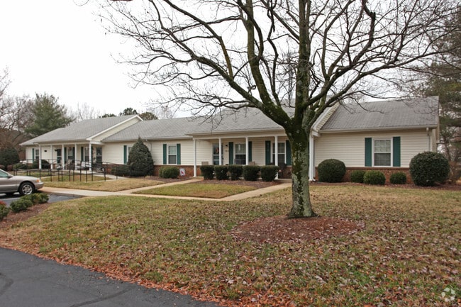 Building Photo - Crest Knolls