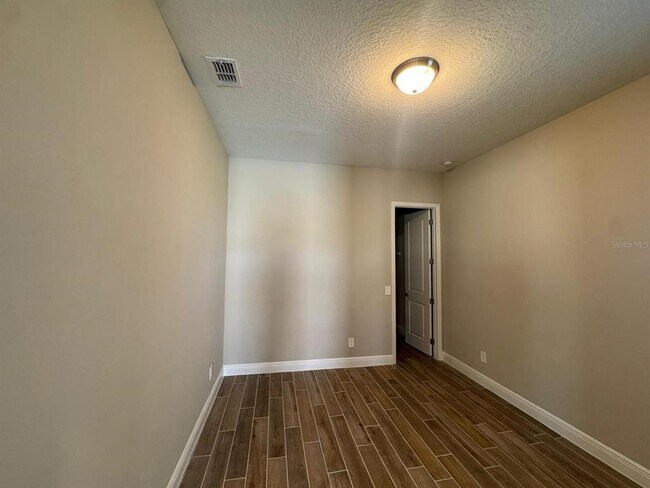 Building Photo - 16405 Silver Brk Wy