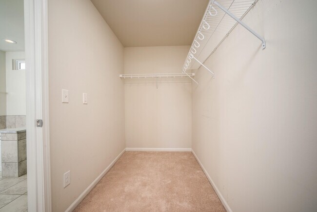 Building Photo - 2825 Dillon Dr