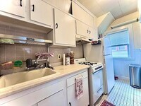 Building Photo - 2 Mapleton St