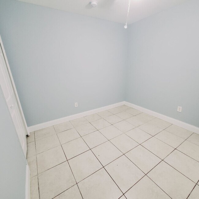 Building Photo - 777/779 Bedford Drive