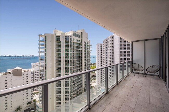 Building Photo - 1300 Brickell Bay Dr