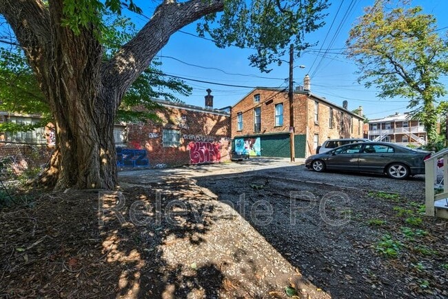 Building Photo - 24 S Davis Ave