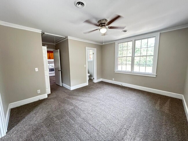 Building Photo - 411 E Charlotte Ave