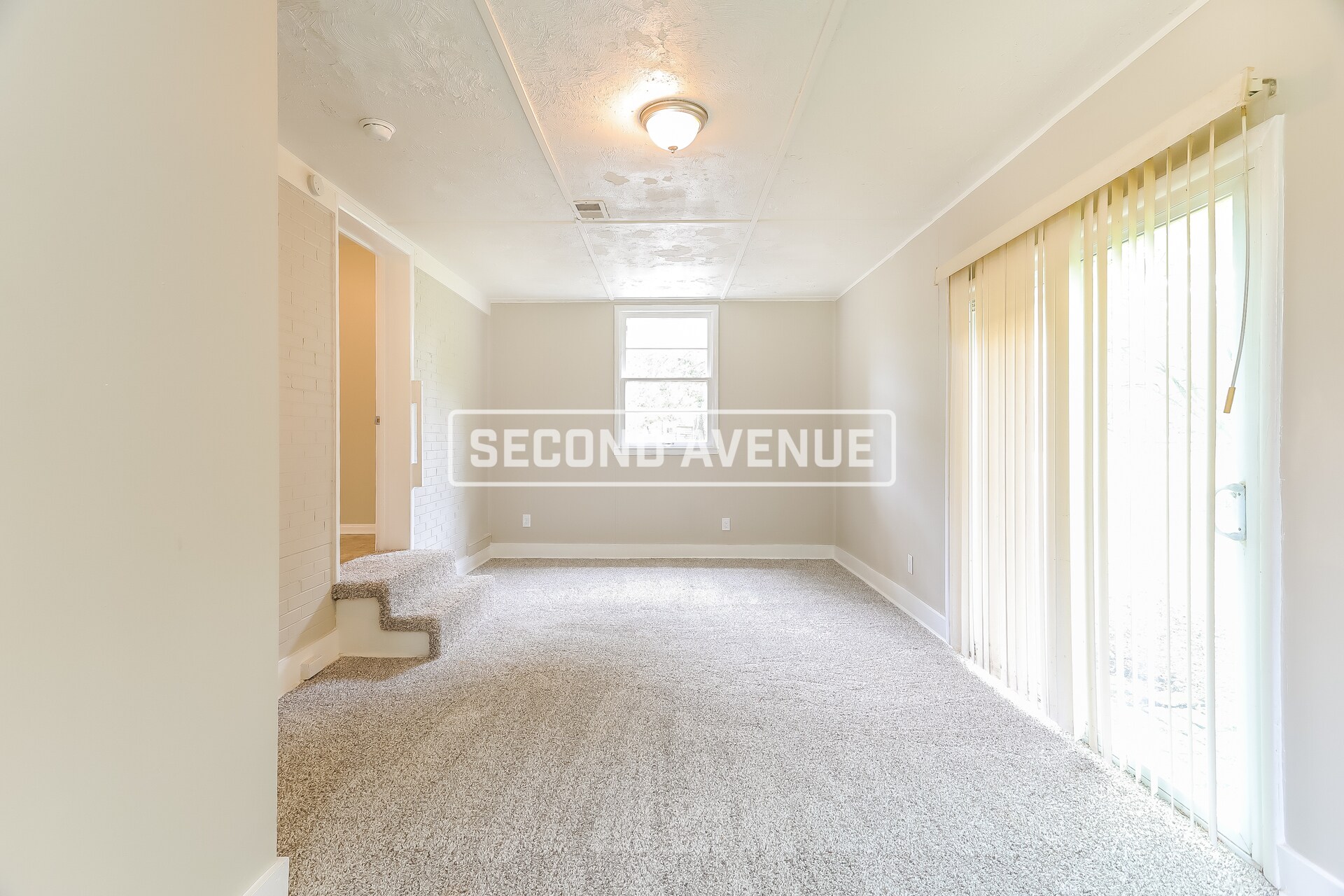 Building Photo - 241 Lake Dr NE