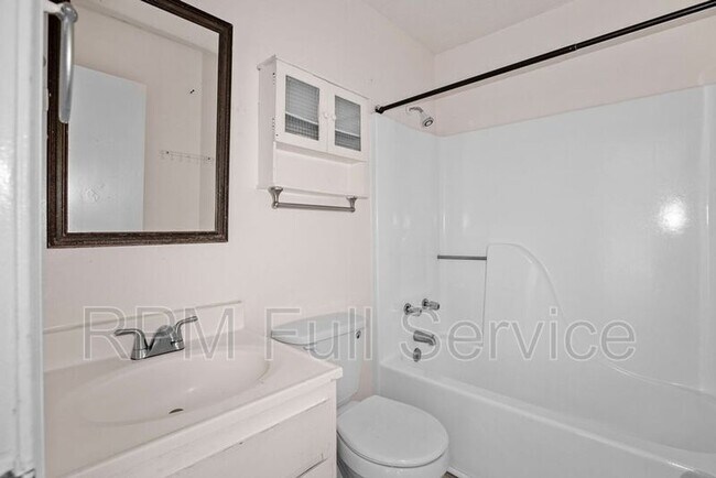 Building Photo - 103 Hubert Dr