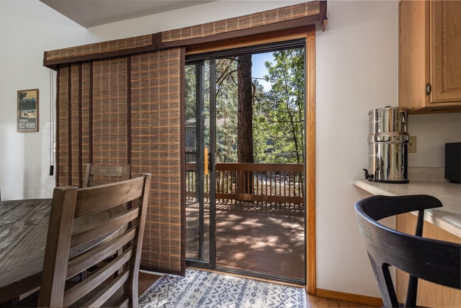 Building Photo - 335 Sandia Cir