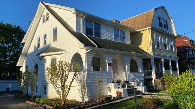 Building Photo - 110 Chauncey Ave