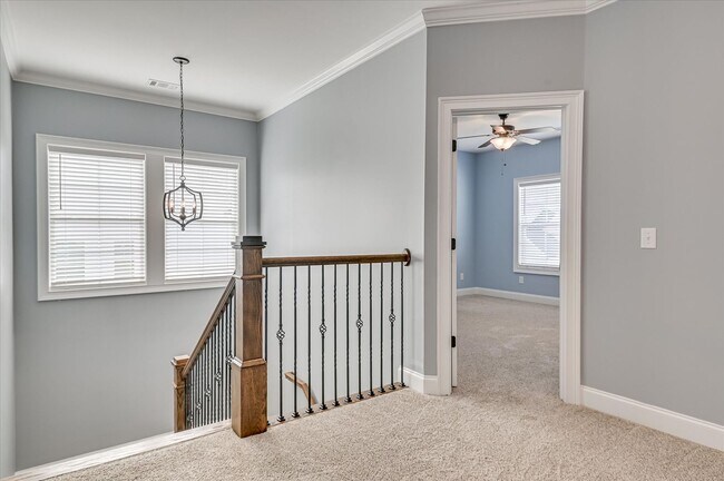 Building Photo - 3067 Rosewood Dr