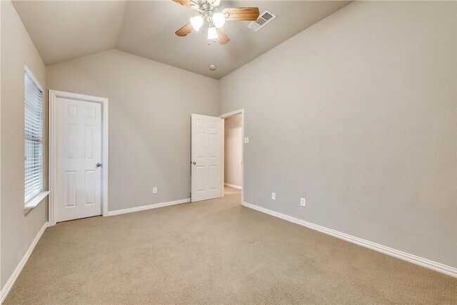 Building Photo - 2016 Deer Path Ct