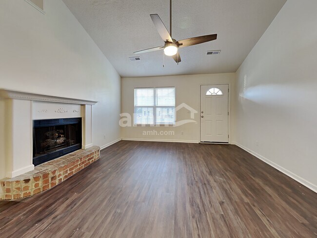 Building Photo - 2210 Sawmill Trace Ln