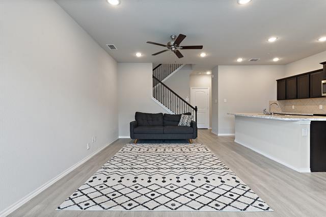 Building Photo - 2833 Bellflower Dr