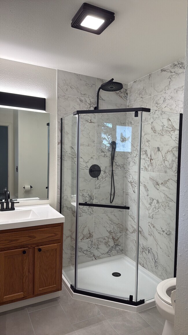 Building Photo - 1602 Cedar St