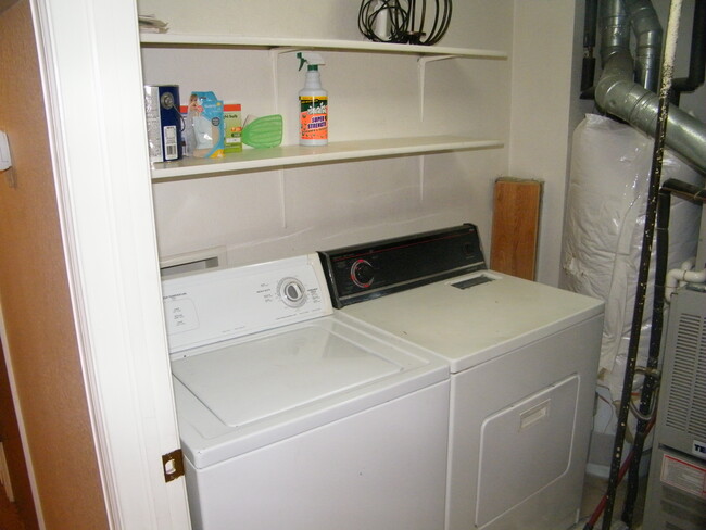 Laundry Room - 2856 17th Ave