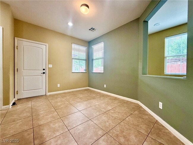 Building Photo - 5580 Spiceberry Dr