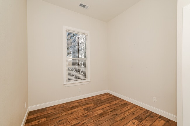 Building Photo - 875 Wood St