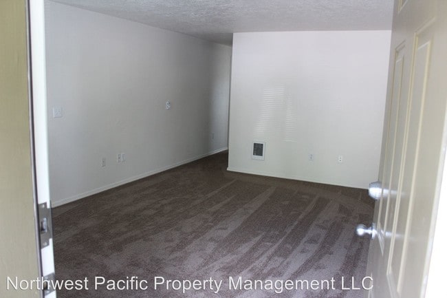 Building Photo - 196 Stoneway Dr NW