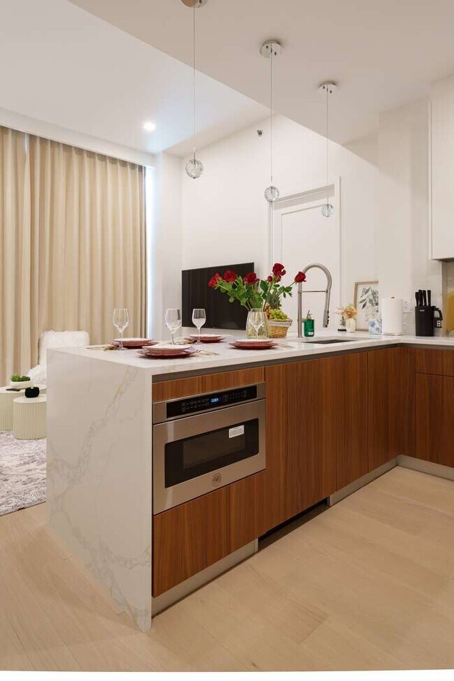 Building Photo - 35-32 Leavitt St