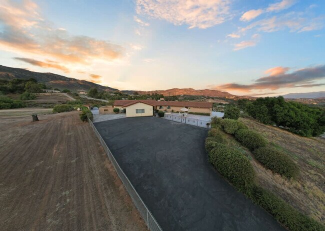 Building Photo - 14552 Skyline Truck Trail