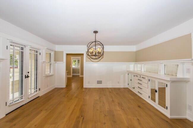 Building Photo - 306 N Shaffer St