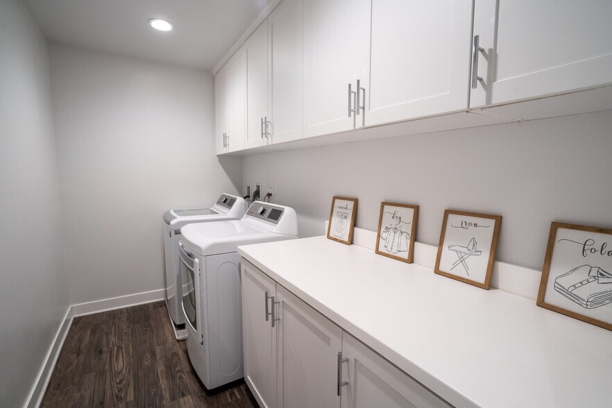 Building Photo - 8339 N Peyton Way