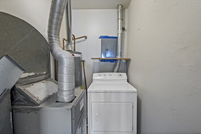 Building Photo - 402 Sunny Ln