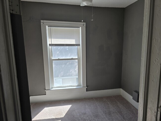 Building Photo - 3936 Mercier St
